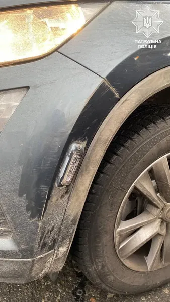 У Києві жінка на Lexus наїхала на поліцейський автомобіль-«фантом» (фото)