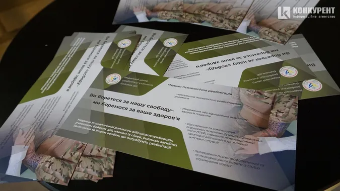 Біль та сила: у луцькому підземеллі показали картини і фото ветеранів (фоторепортаж)