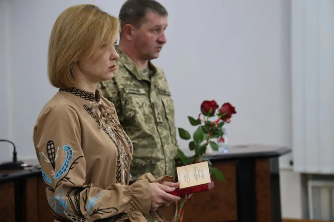 У Луцьку родинам загиблих Героїв вручили державні нагороди (фото)