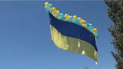 На окупований Донецьк запустили 15-метровий прапор України (відео)