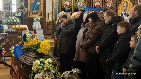 На Волині провели в останню дорогу загиблого воїна Володимира Михнюка (фото)