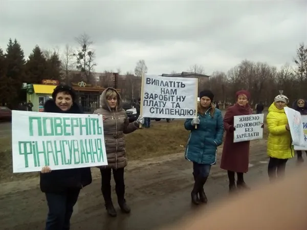 Волинські освітяни страйкують через майже 900-тисячну заборгованість