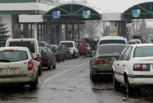 Після свят на кордонах України утворилися черги