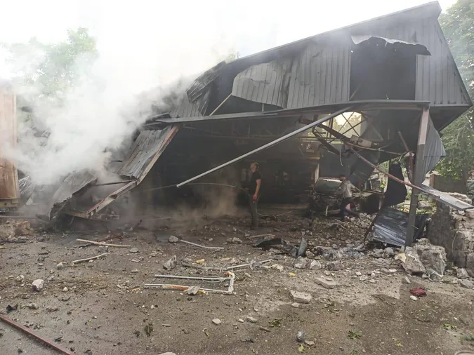 Вночі ворог обстріляв Київ крилатими ракетами (фото)