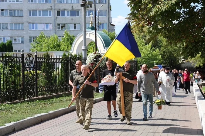 🕯️ У Луцьку попрощалися із воїном Володимиром Ігнатовичем (фото)