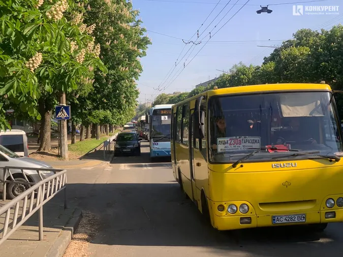 У Луцьку рух проспектом паралізувало через аварію: де саме