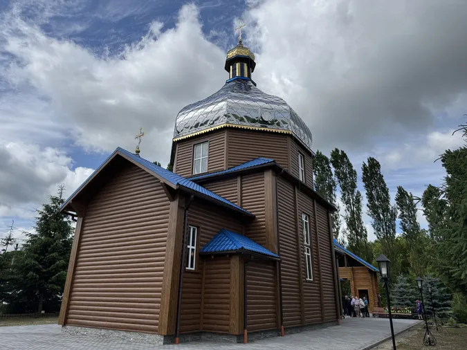 Напередодні престольного празника у церкву Апостолів Петра і Павла на Волині приїхав владика Михаїл (фото)