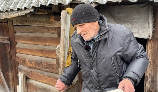 Щодня робить зарядку, доїть козу та сам варить їсти: секрети довголіття 101-річного волинянина