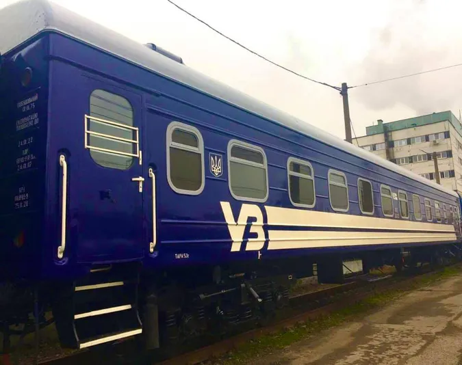 Укрзалізниця вирішила змінити колір вагонів (фото)