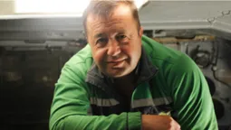 «Війна може навчити»: як на Волині комбайнер з Одещини ремонтує техніку для військових (фото)*
