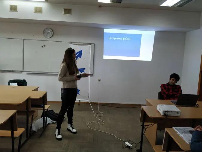 Луцьким студентам розповіли, кому вигідні фейки і як з ними боротися
