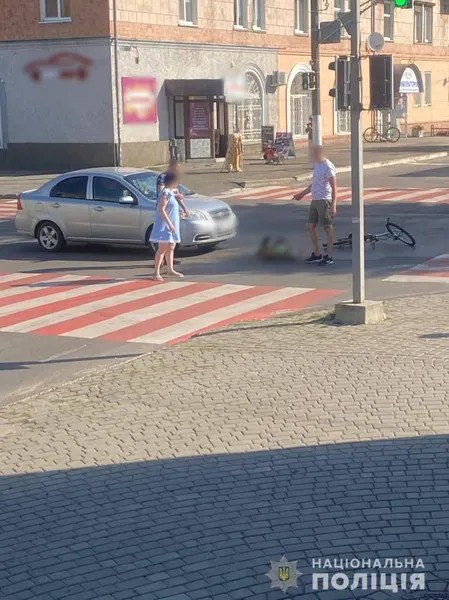 У Нововолинську під колеса авто потрапив 78-річний велосипедист (фото, відео)
