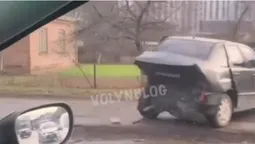 Повністю зім'яло зад: у Луцьку на Львівській – серйозна ДТП (відео)