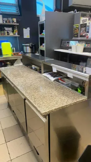 У луцькому ТЦ продають студію суші (фото)