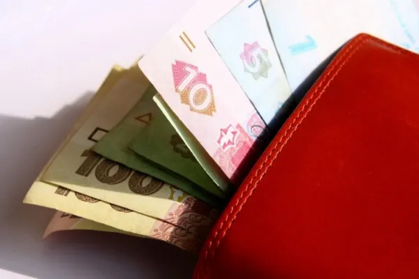 В Україні зменшилась середня зарплата