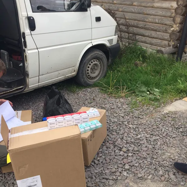 На Волині «накрили» склад із підробленою горілкою і безакцизними цигарками (фото) 