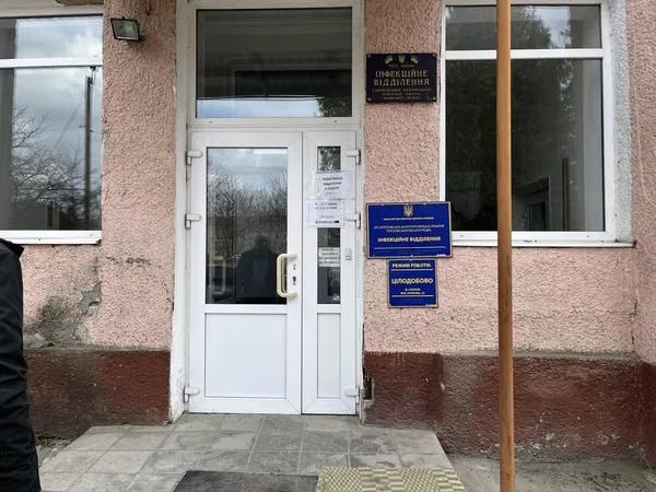 Пліснява, порушення в харчуванні та недоступність: у лікарні на Волині виявили низку проблем