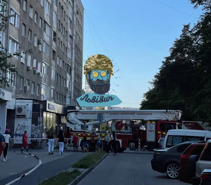 У Львові хлопець вимагає гроші та погрожує підірвати газ в будинку (відео)