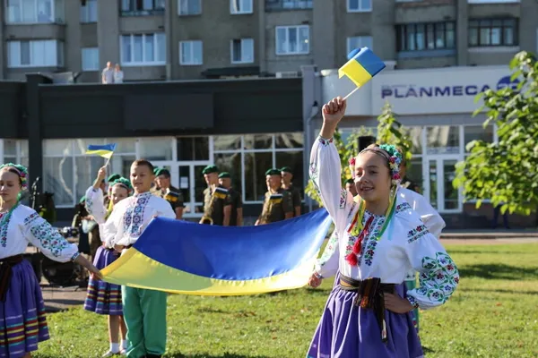 День Державного Прапора України: у Луцьку урочисто підняли синьо-жовтий стяг (фото)