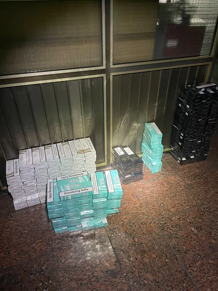 Хвостатий волинський митник винюхав «заникані» цигарки у поїзді до Польщі