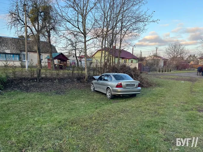 Водійку забрала «швидка»: під Володимиром зіткнулися Opel та Skoda (фото)