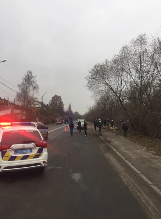 У Луцьку перекинулися вантажівка: рух в районі Набережної перекритий (фото, оновлено)