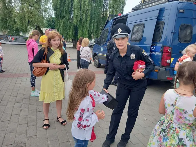 У центрі Луцька святкують День національної поліції: що можна спробувати (фото)