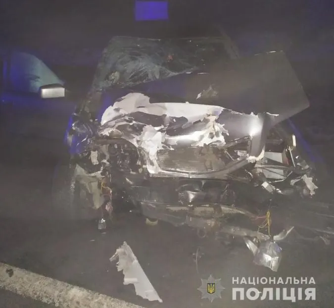 На трасі Луцьк-Ковель Volvo влетіло в Mitsubishi: водійок госпіталізували (фото)