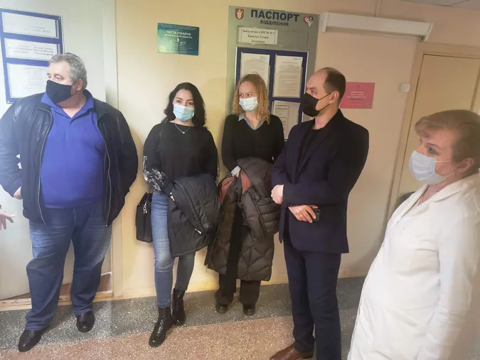 Очільник управління охорони здоров'я на Волині вакцинувався проти COVID (фото)
