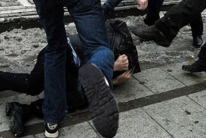 У Нововолинську металевим прутом побили депутата