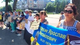 Чекає сина з полону п'ятий рік: у Ковелі пройшла акція на підтримку військовополонених (фото)