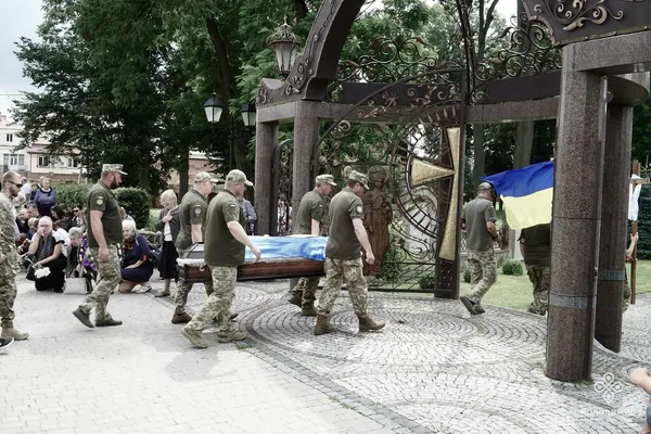 У Володимирі провели в останню земну дорогу полеглого земляка Юрія Пелеха (фото)