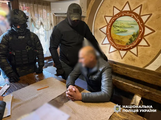Топпосадовець Укрзалізниці погорів на хабарі у 100 000 доларів