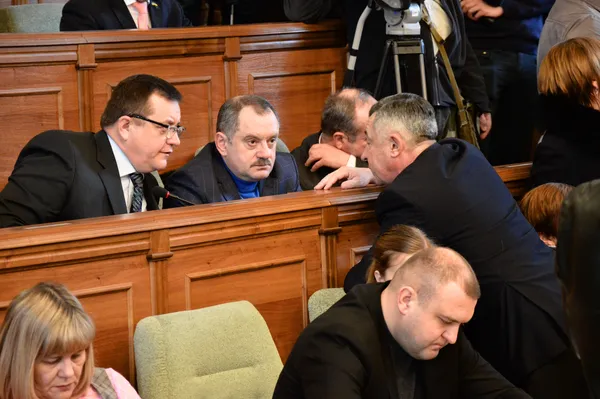 ...Микола Дендіберін «гуляв» по сесійній залі облради...