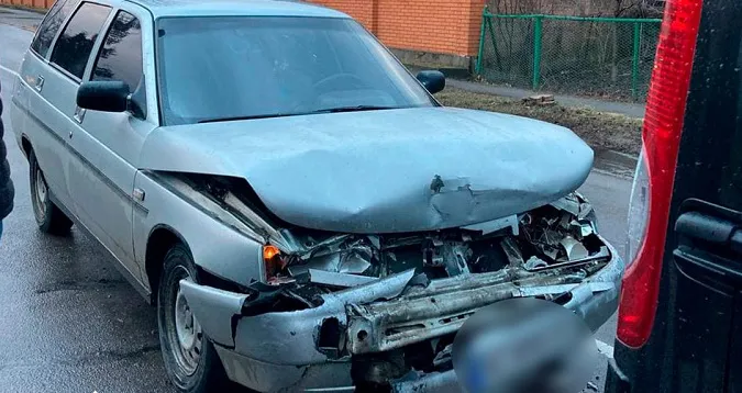 У Луцьку ВАЗ «наздогнав» бус на Чернишевського (фото, відео)