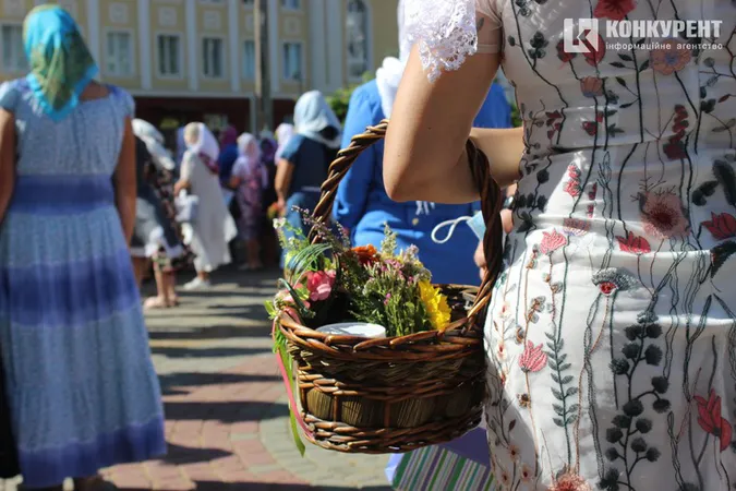 Як у центрі Луцька святкували Медового Спаса (фото)