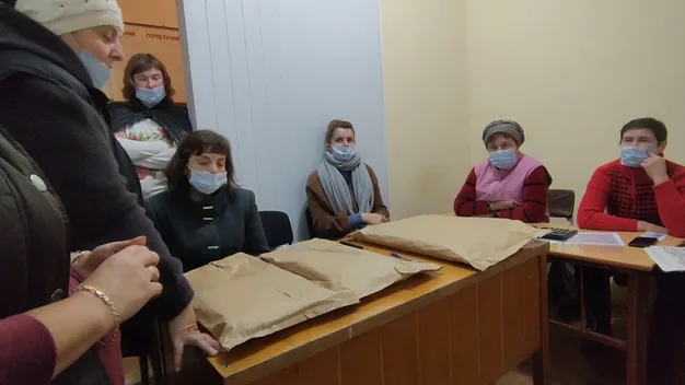 У Прилісному привезли здавати бюлетені, які не оформили належним чином