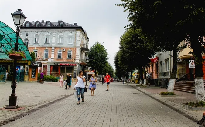 Рух транспорту по Лесі Українки в Луцьку: кому дозволять їздити (відео)
