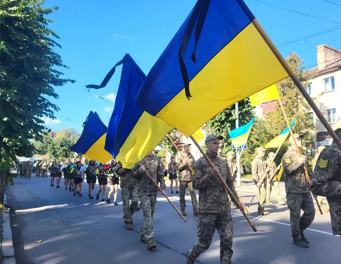 Мав стати батьком: у Ковелі попрощалися із молодим бійцем Леонідом Семенюком (фото)