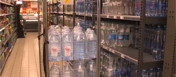 Літри води та продукти: чи є дефіцит через ажіотаж у магазинах Луцька