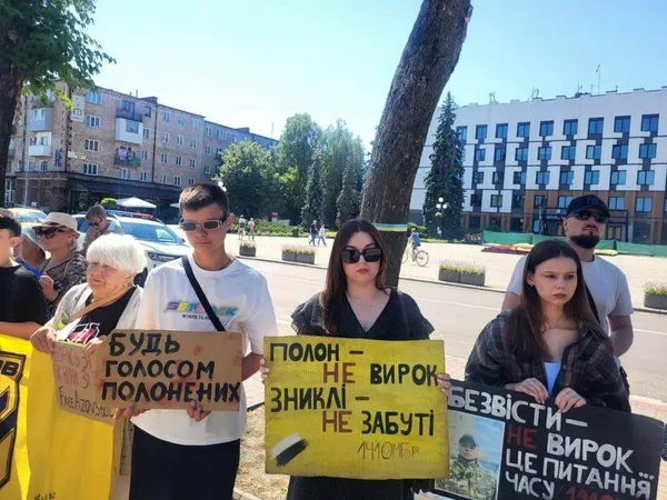 Чекає сина з полону п'ятий рік: у Ковелі пройшла акція на підтримку військовополонених (фото)