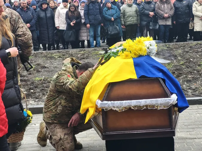 Побратими називали його «Батя»: у Ковелі попрощалися із Володимиром Крисюком
