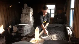 Технологія від діда-прадіда: на Волині 19-річний хлопець відновлює сімейне ремесло
