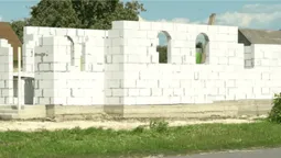 На Волині батьки полеглого воїна будують капличку УПЦ МП