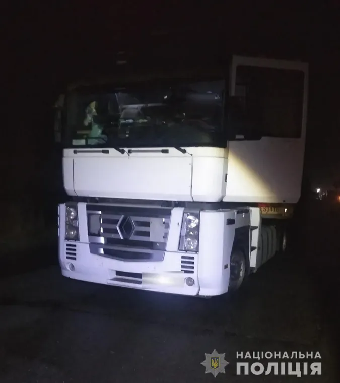 На Волині п'яний водій вантажівки хотів «відкупитися» від патрульних (фото)
