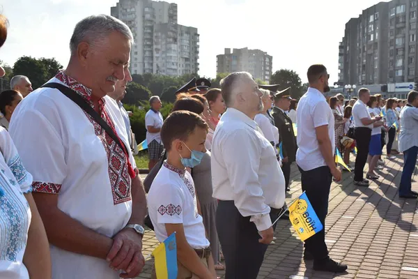 Фейсбук у синьо-жовтих прапорах: волиняни вітають зі святом (фото)
