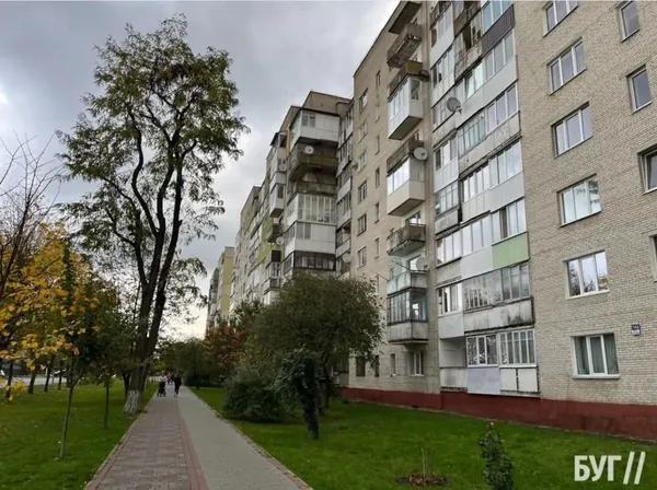 На Волині жінку через суд виселили з квартири за пиятику та дебош: вона спить під під'їздом (фото)