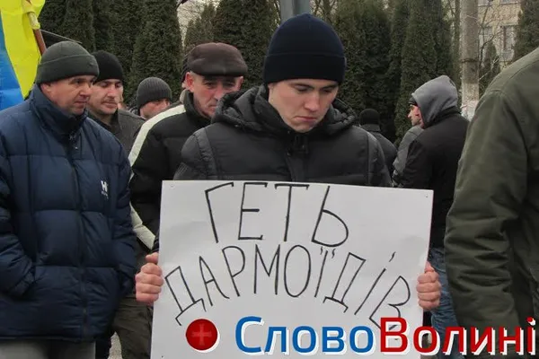 Гірники нововолинської шахти перекрили дороги і вимагають відставки керівництва «Волиньвугілля»