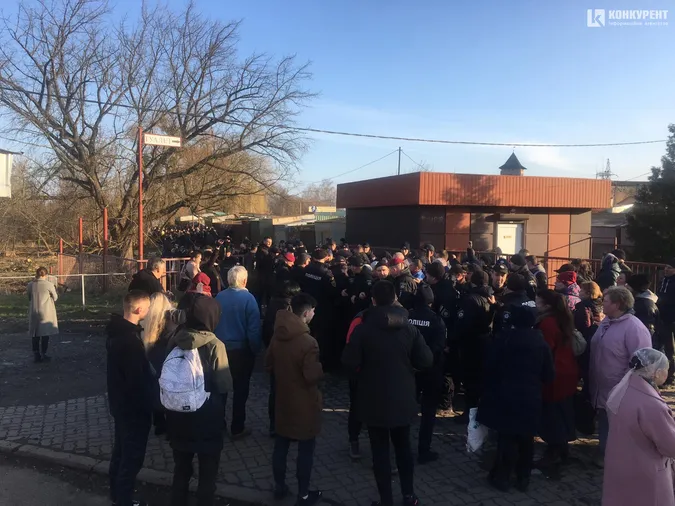 Демонтаж на Старому ринку в Луцьку: знову розгорівся конфлікт (фото)