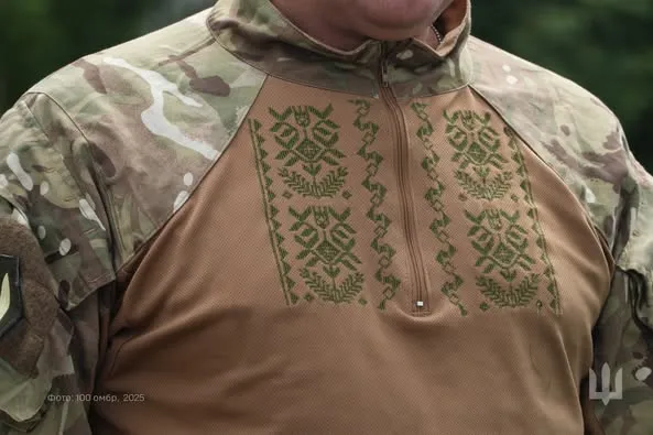 Стала оберегом: боєць волинської «сотки» носить військову сорочку-вишиванку (фото)